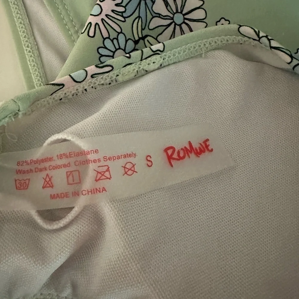 Romwe bathingsuit - Picture 4 of 4